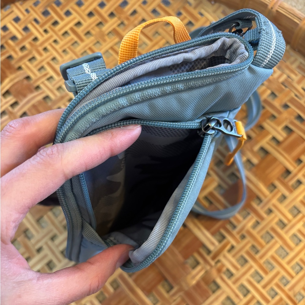 Pacsafe® GO Anti-Theft Tech Crossbody - Picture 5 of 7